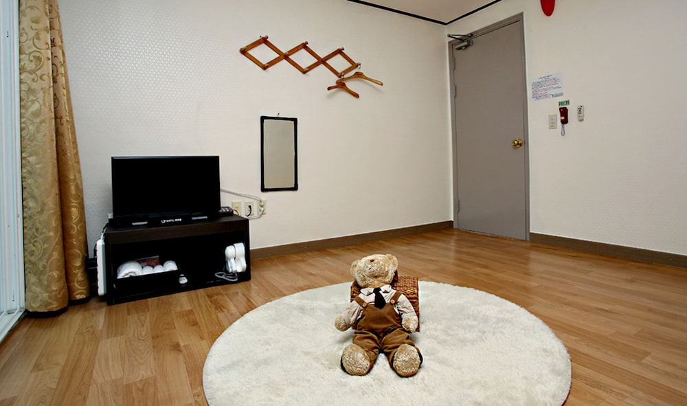 Family Room, 2 Bedrooms photo 2