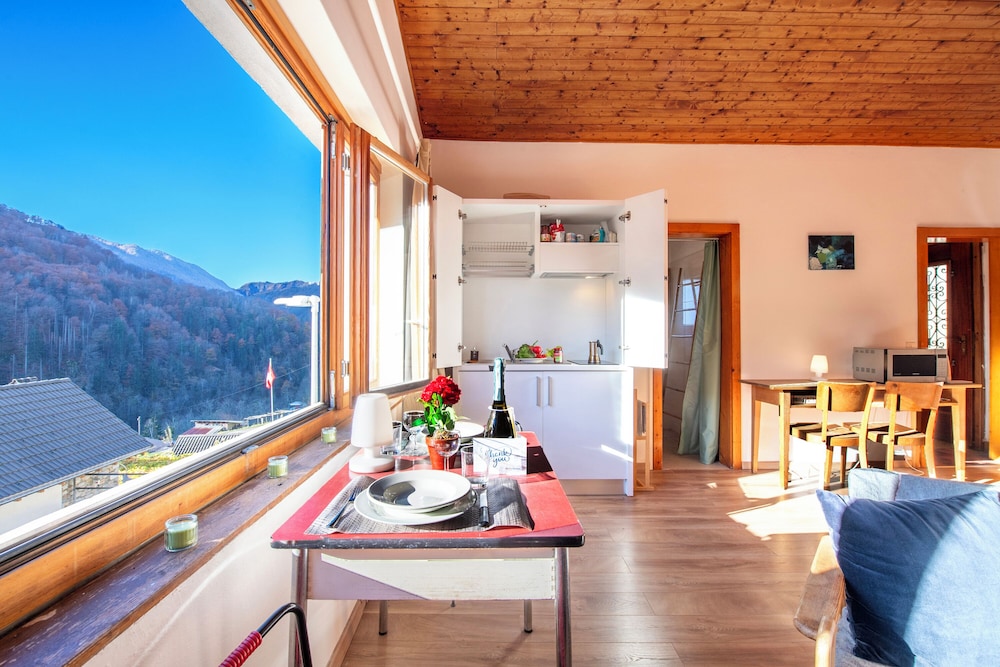 Family Chalet, Multiple Bedrooms, Mountainside (Mountain Views In Camedo)