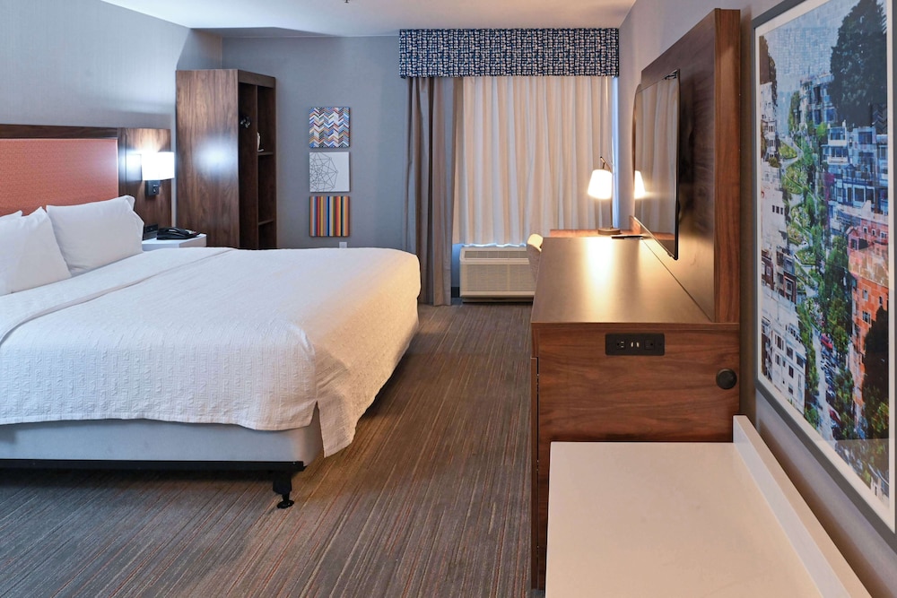 One King Bed, Non-Smoking, Accessible
