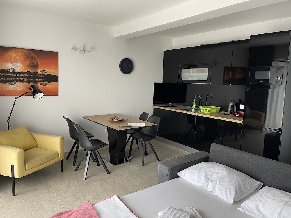 Apartment photo 2
