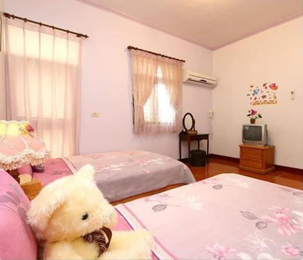 Basic Quadruple Room photo 2