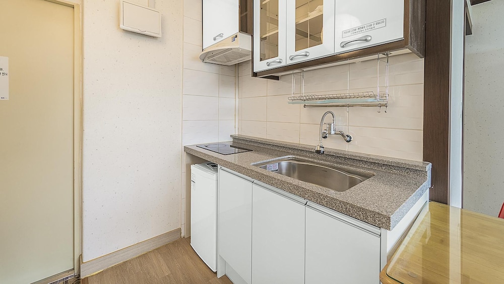 Basic Room, 1 Bedroom (Lightpink ( F2,ocean view )) photo 2