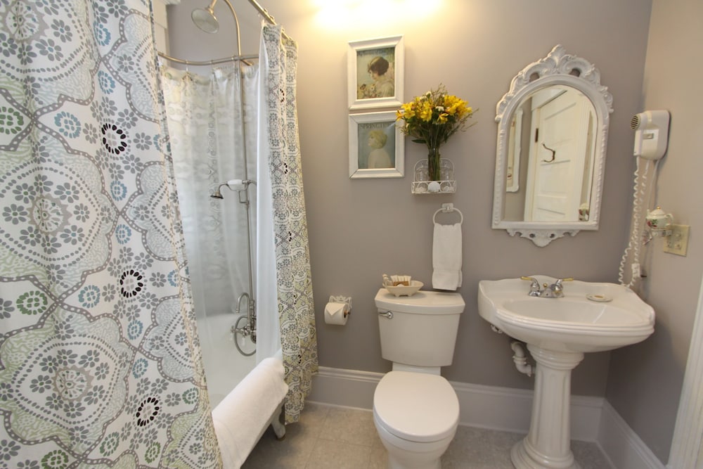 7. Helen's Tower Suite photo 3
