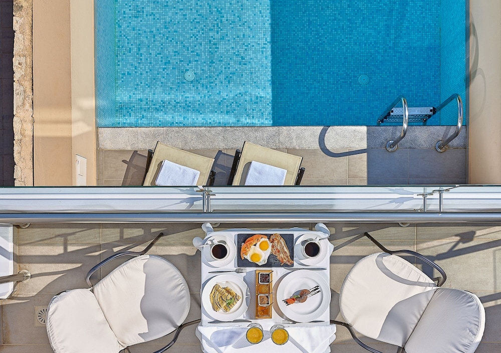 Superior Double or Twin Room, Pool View - Photo 1