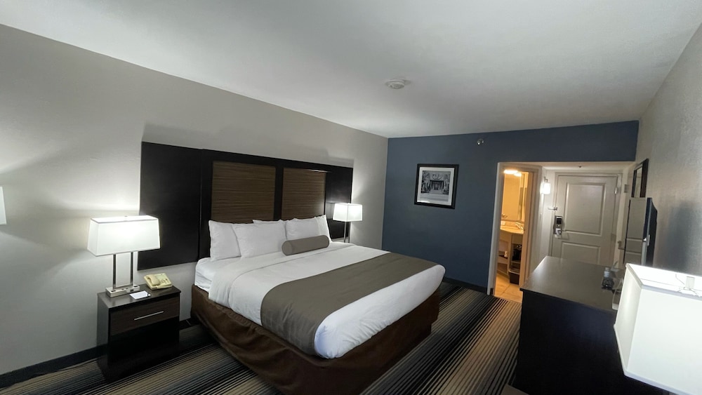 Standard Room, 1 King Bed, Non Smoking - Photo 3