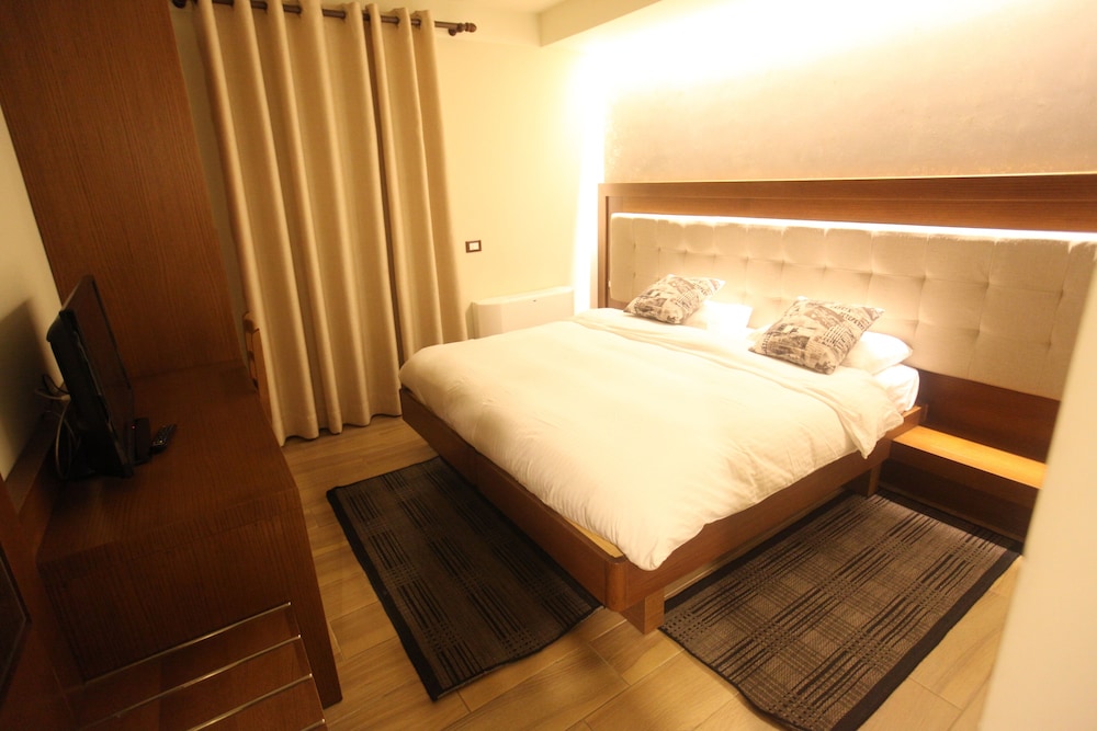 Apartment photo 1