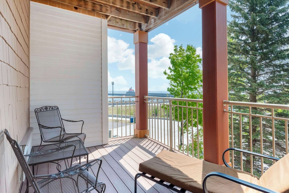 Jetted Tub Fireplace Deluxe Bridge View Suite