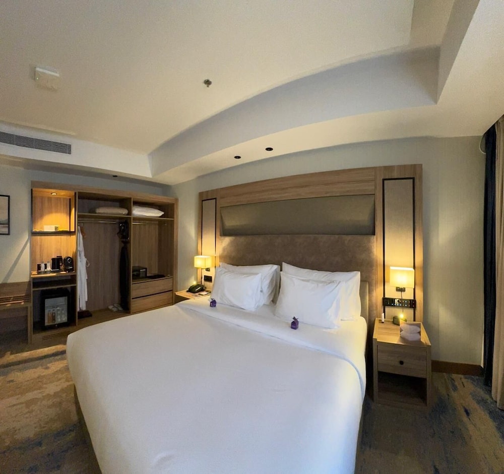 Deluxe Room, City View