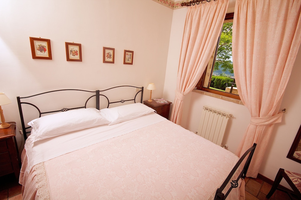 Family Apartment, 2 Bedrooms, Hill View photo 3
