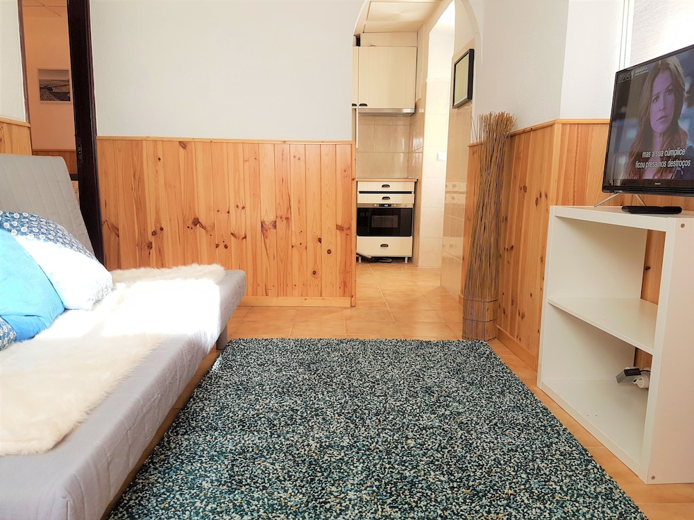 Family Condo, 2 Bedrooms, Pool Access, Beachside (8A) photo 2