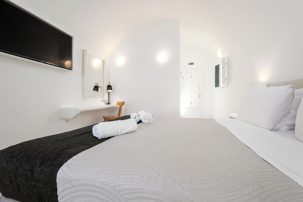 Suite with Heated Plunge Pool - Photo 1