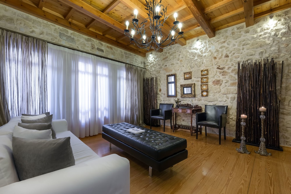 Executive Suite - Photo 9
