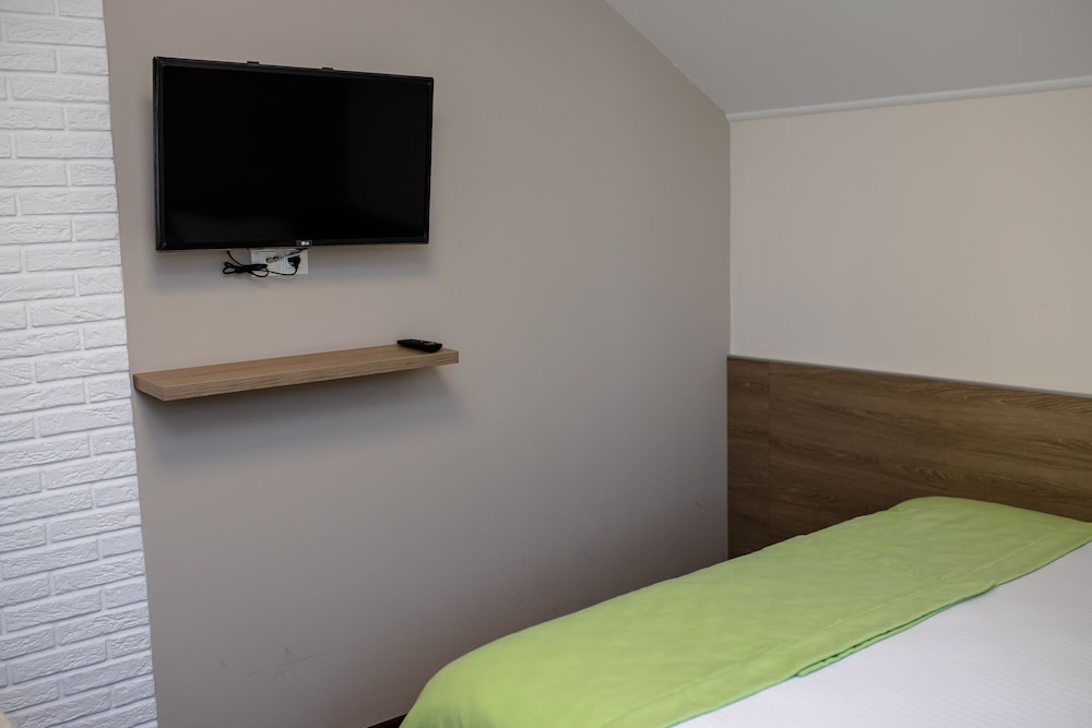 Luxury Room, 1 Queen Bed, Courtyard View photo 3