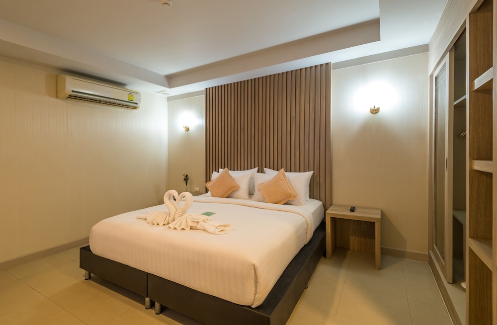 Deluxe Room, Balcony - Photo 9