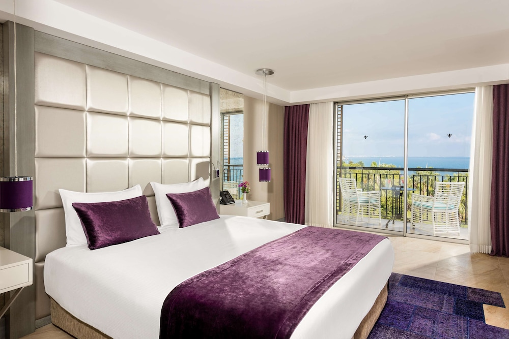 Family Suite, 1 King Bed With Sofa Bed, Sea View photo 2