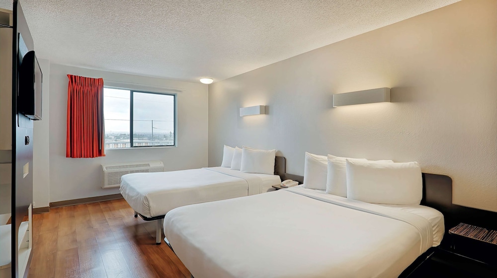 Standard Room, 2 Double Beds, Accessible, Non Smoking photo 1