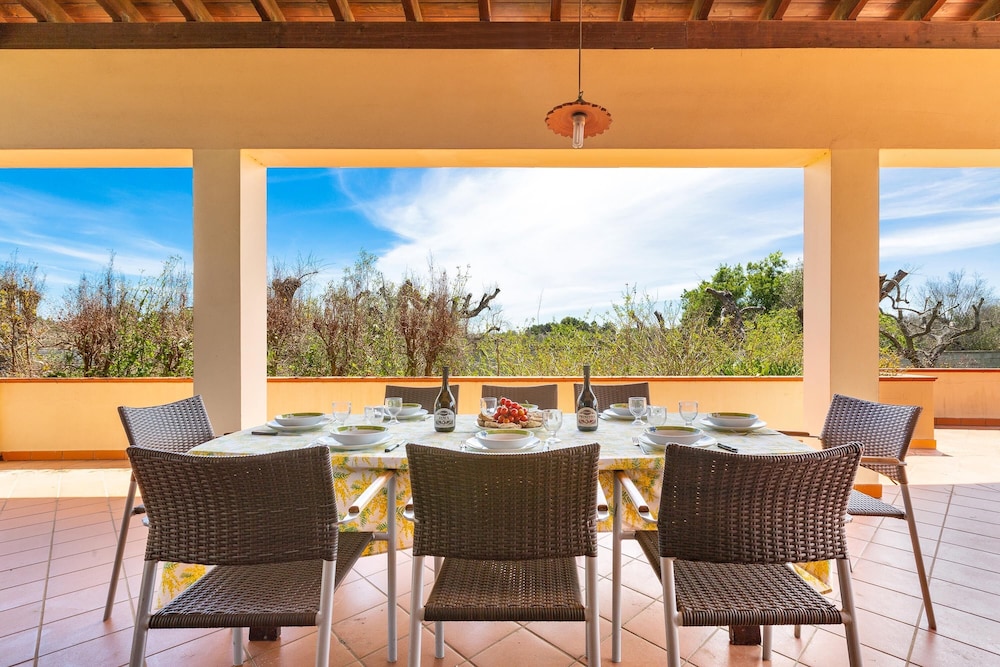 Villa photo 2