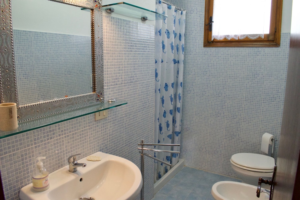 Family Apartment, 2 Bedrooms, Garden View, Beachside photo 2