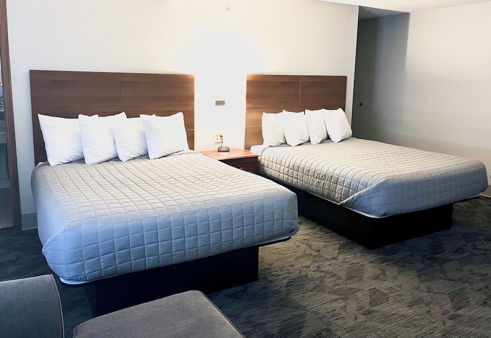 Deluxe Room, 2 Queen Beds, Non Smoking - Photo 4
