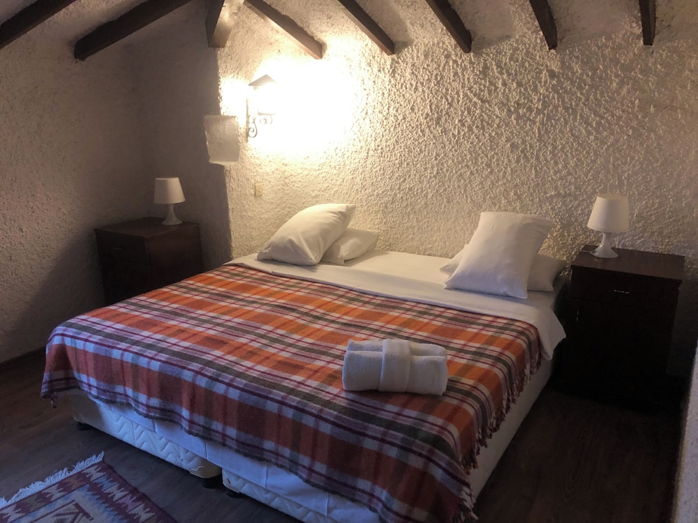 Traditional Cottage - Photo 13