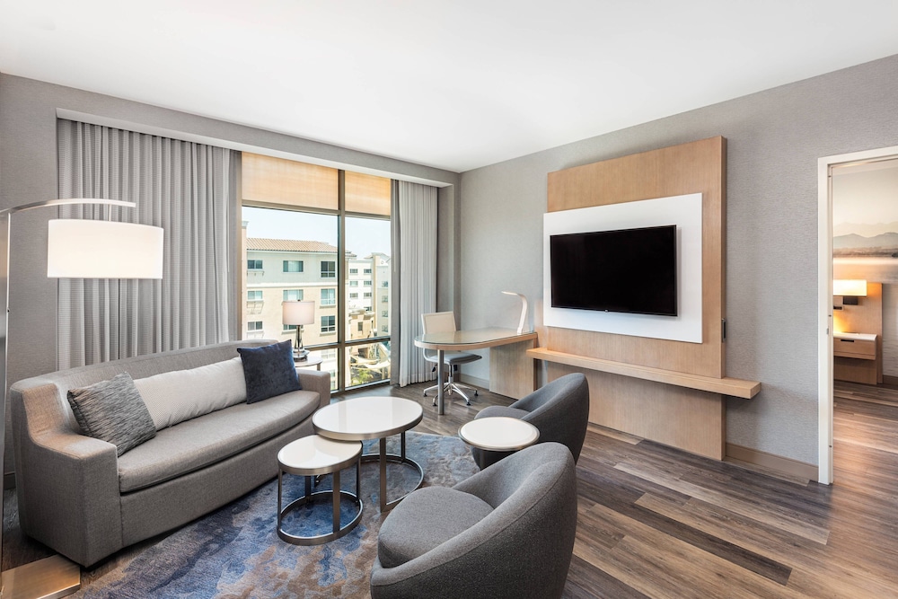 Suite, 1 Bedroom (Mobility Accessible, Roll-In Shower)