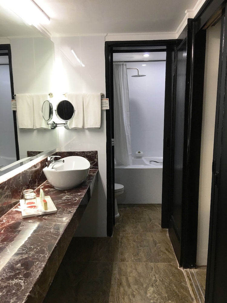 Deluxe Room - Photo 14