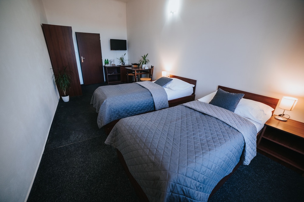 Economy Room, 2 Twin Beds - Photo 2