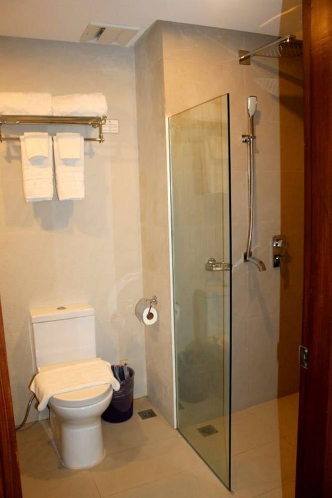 Deluxe Room - Photo 9