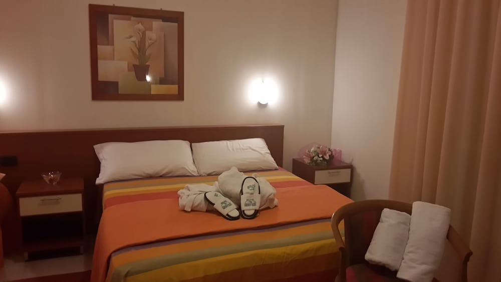 Deluxe Double or Twin Room, Hill View photo 3