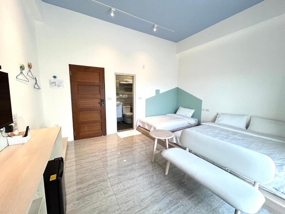 Business Triple Room, Partial Sea View photo 2