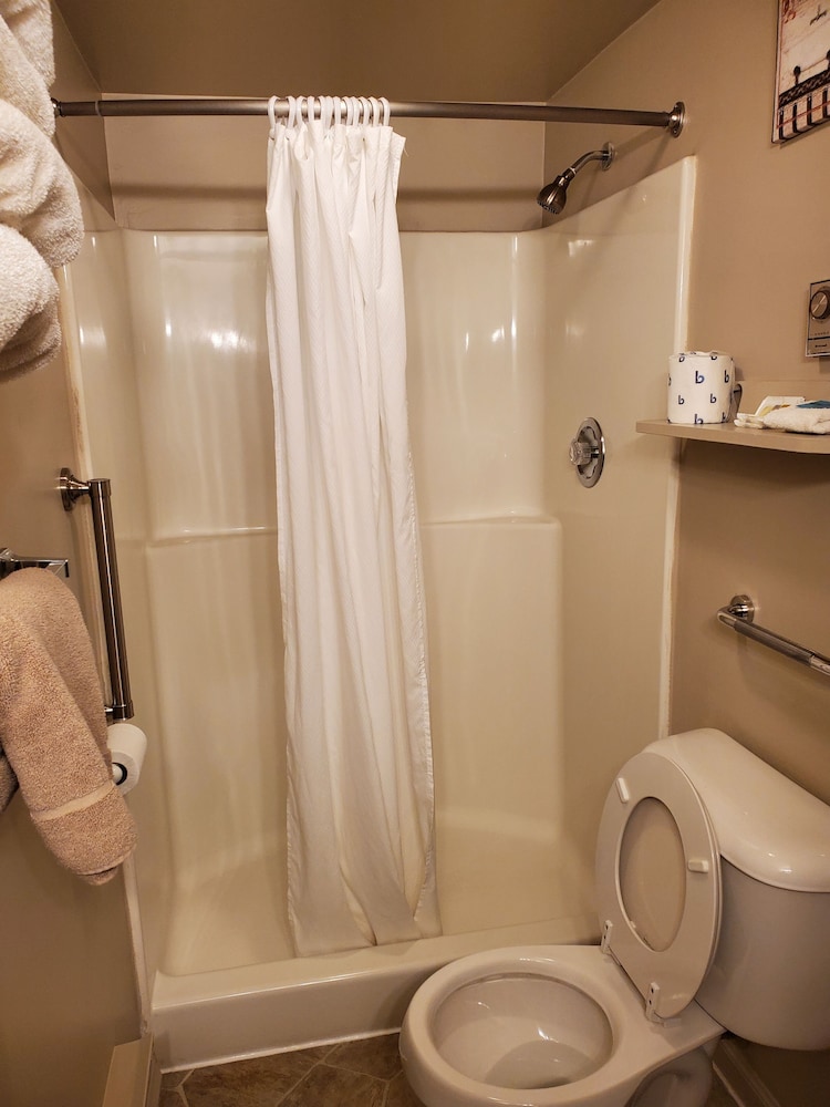 Standard Studio, 1 Queen Bed, Kitchenette, Ground Floor photo 2