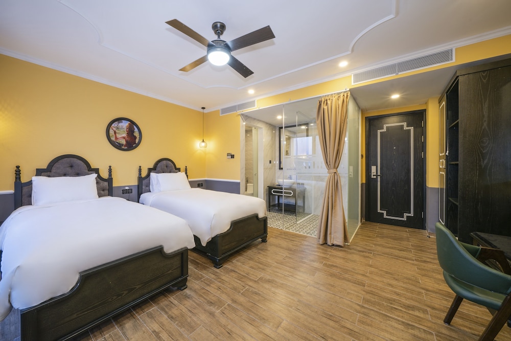 Twin Room With Pool View - Free Shuttle Car to Hoi An Old Town