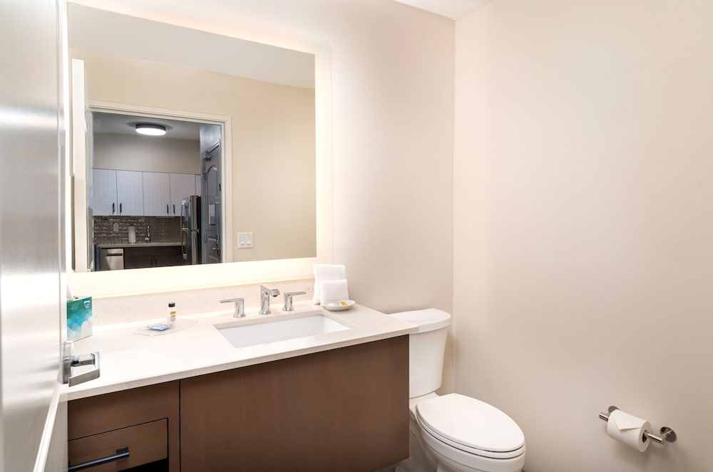 Suite, 2 Bedrooms, Kitchen - Photo 6