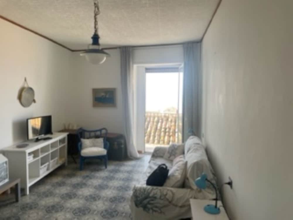 Basic Apartment photo 1