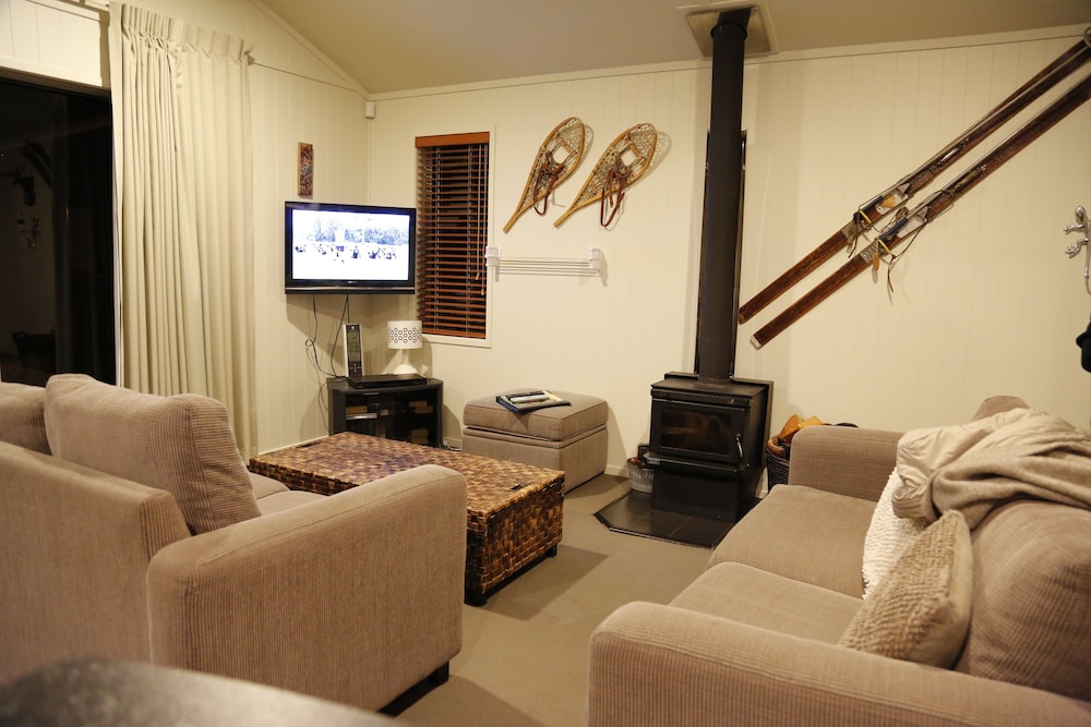 Executive Chalet, 3 Bedrooms, Jetted Tub photo 1