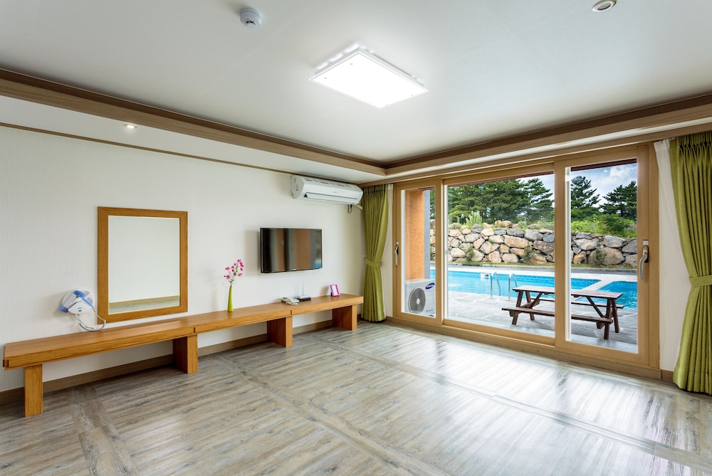 Poolside Suite, 35PY, Duplex photo 3