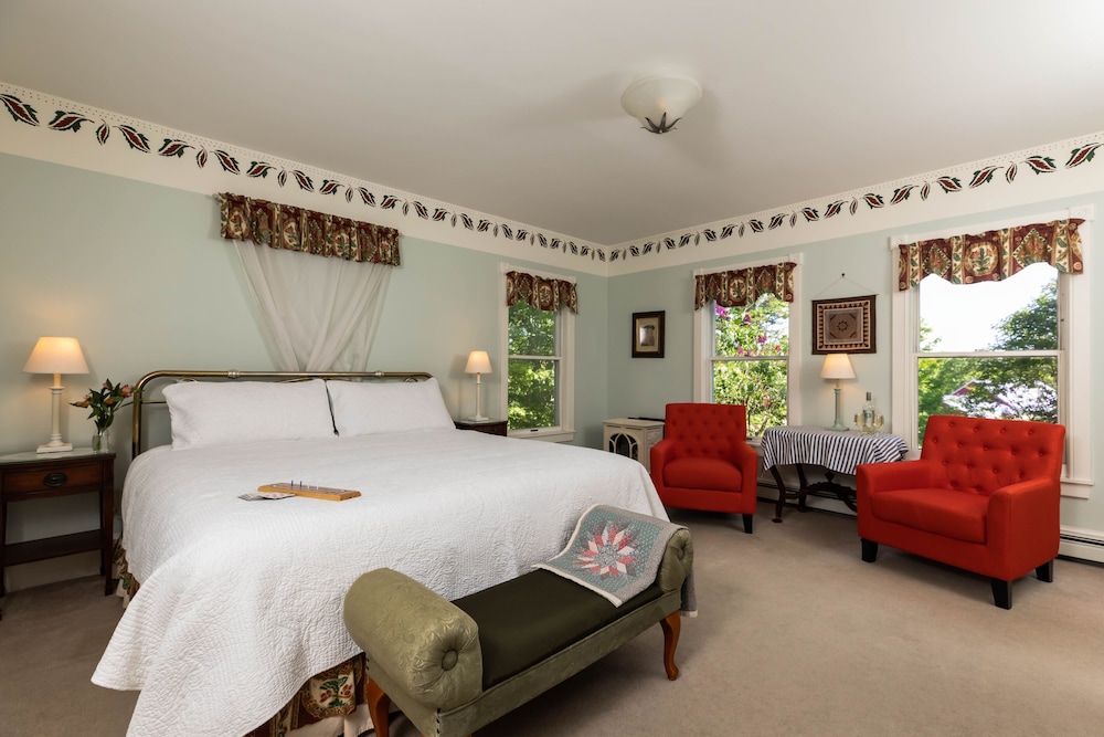 Premium Double Room, 1 King Bed, Jetted Tub, Private Bathroom