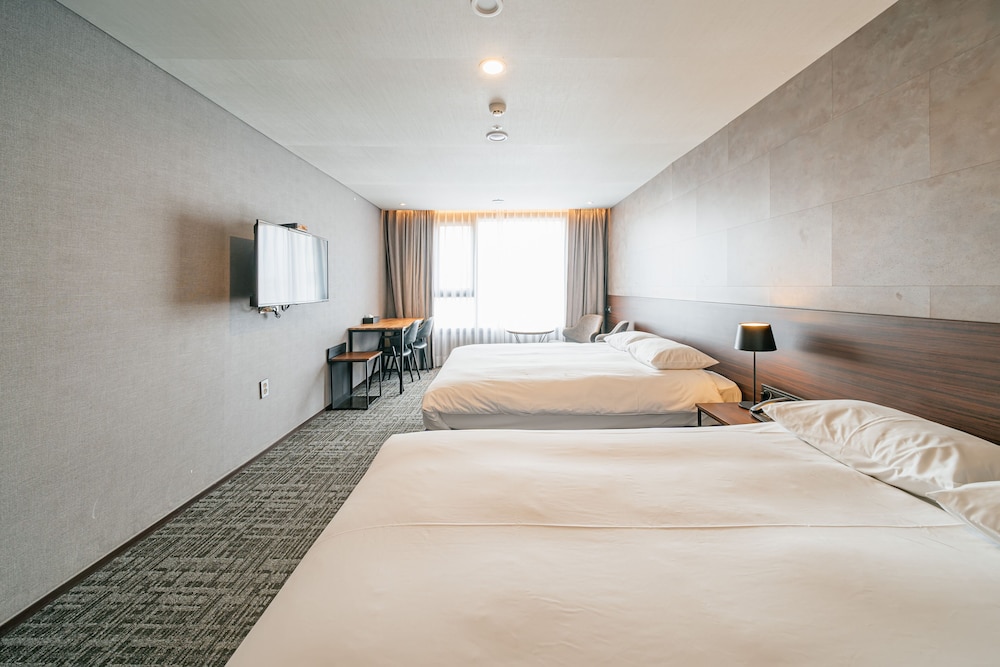 Deluxe Family Twin Room (For 3 people / No View) photo 3