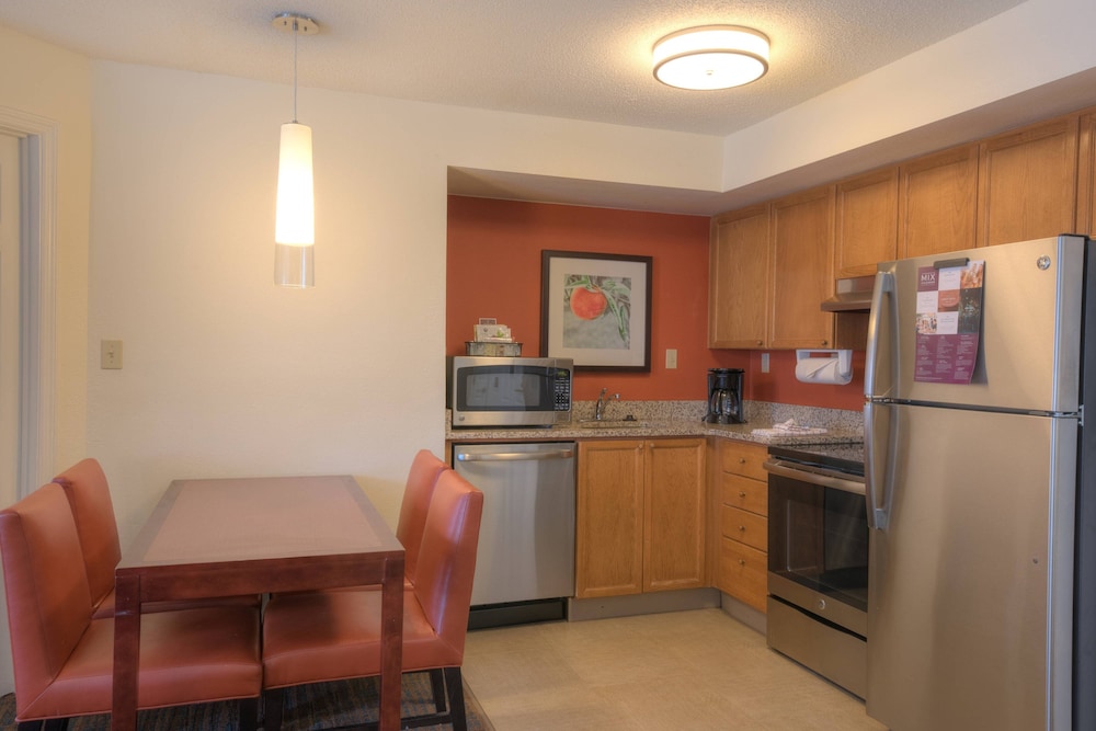Suite, 1 Bedroom - Photo 4
