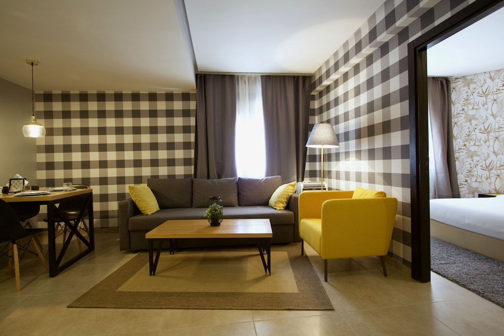 Superior Suite - Photo 5