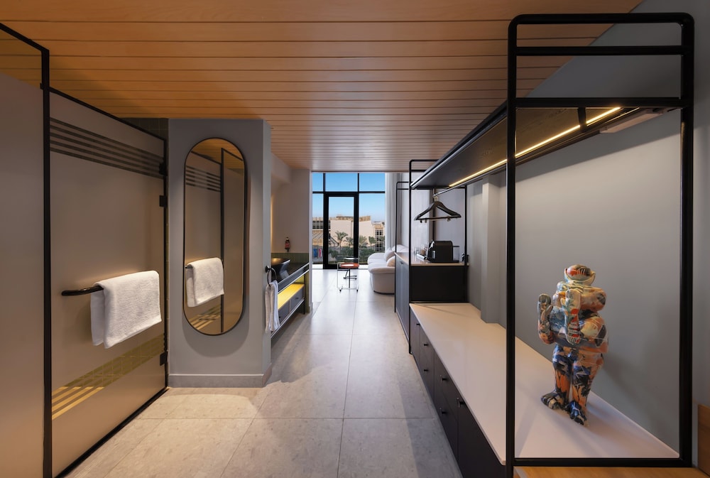 Premium Suite, 1 King Bed (Loft, Swim Up) photo 3