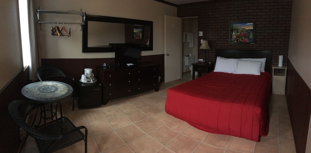 Standard Room, 1 Queen Bed photo 1
