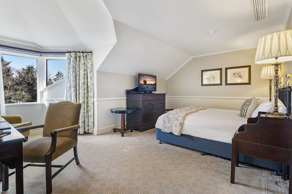 Deluxe Room, 1 King Bed photo 3