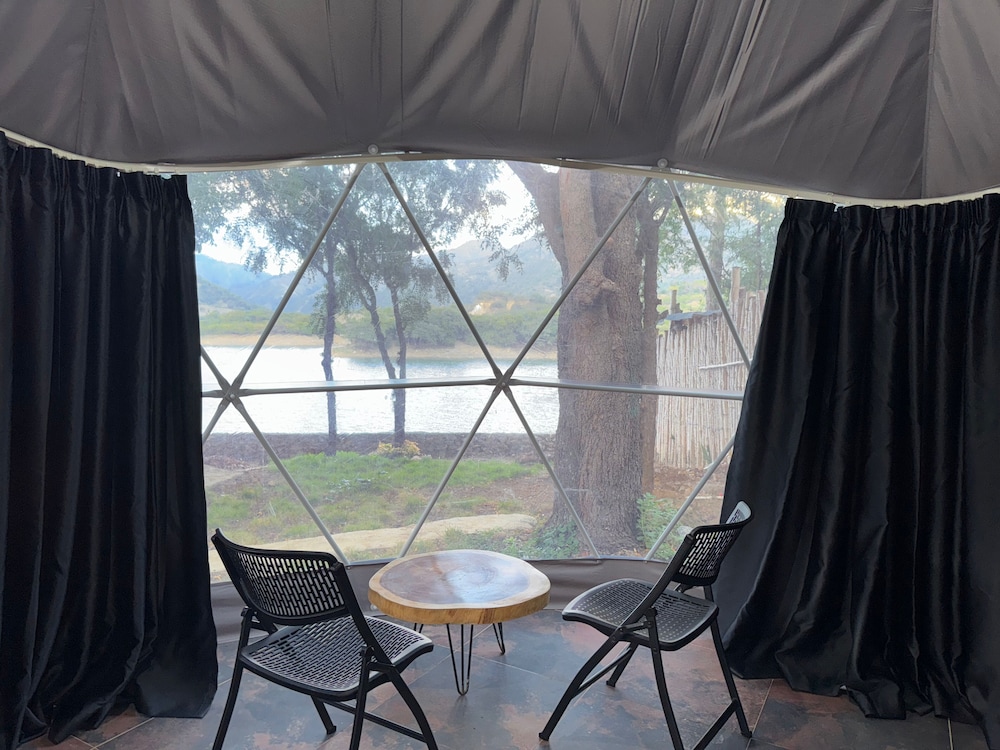 Signature Suite, Lake View