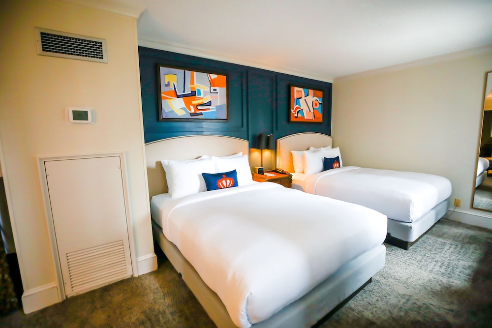 Room, 2 Queen Beds photo 2
