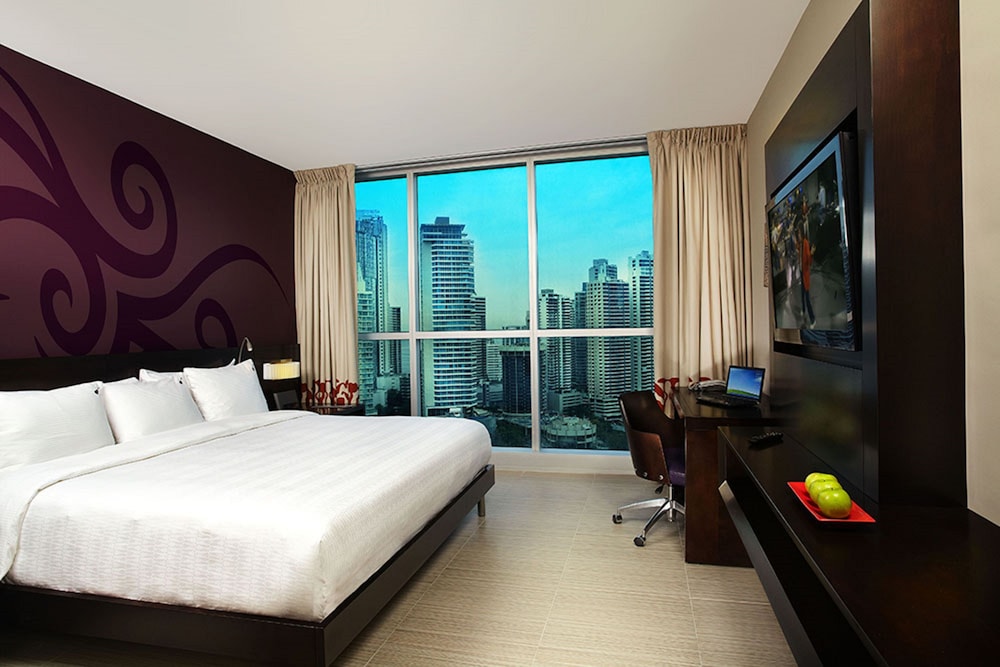 Deluxe Room, 1 King Bed, City View - Photo 2