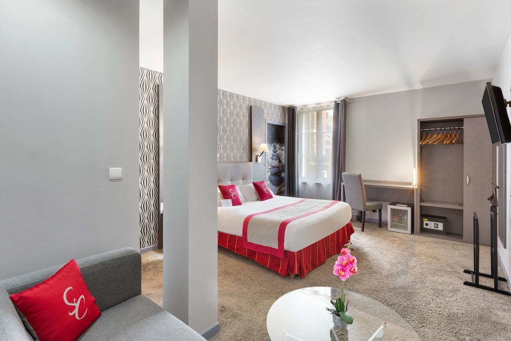 Suite, 1 Queen Bed, Non Smoking - Photo 2