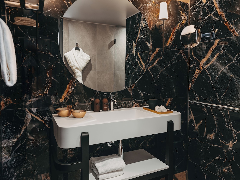 Deluxe Double Room - Free Sauna and Gym Access Deluxe Double Room - Free Sauna and Gym Access