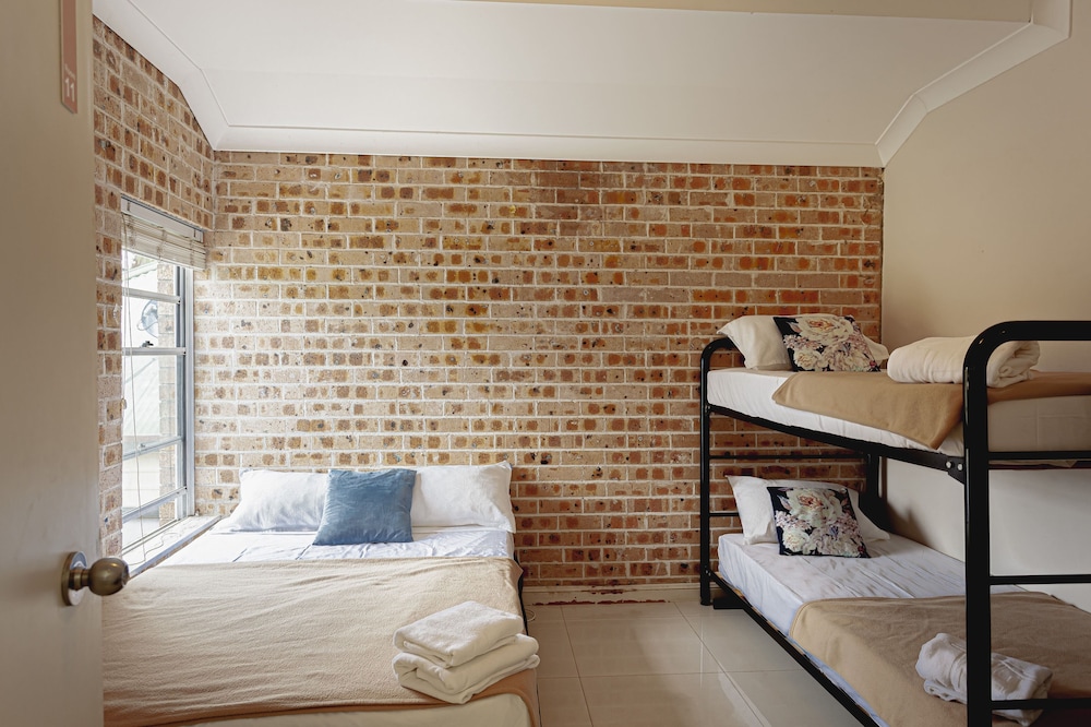 Basic Quadruple Room photo 1