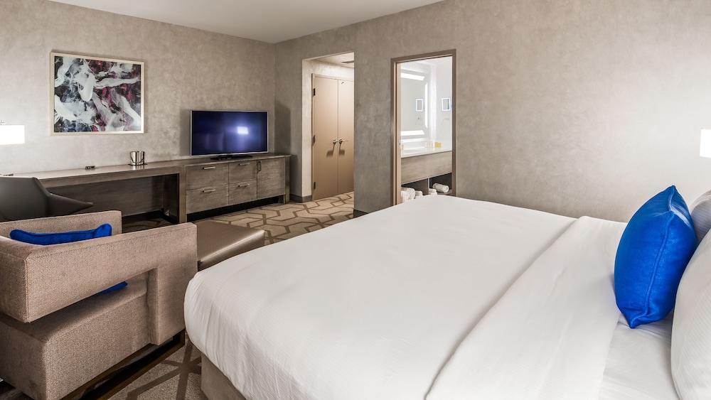 Room, 1 Queen Bed, Accessible (Mobility & Hearing, Roll-in Shower) - Photo 1